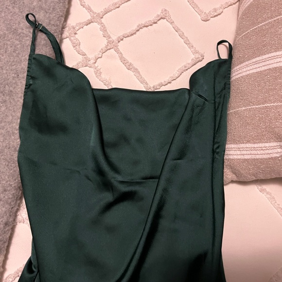 Pretty Little Thing Green Satin Cowl Neck Midi Dress - Picture 7 of 9